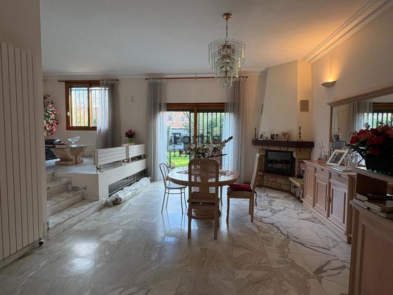 Maison - 265 m² - 8 pièces