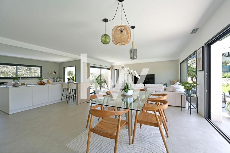 Villa - 167 m² - 6 pièces