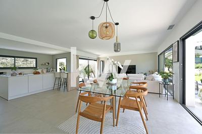 Villa - 167 m² - 6 pièces