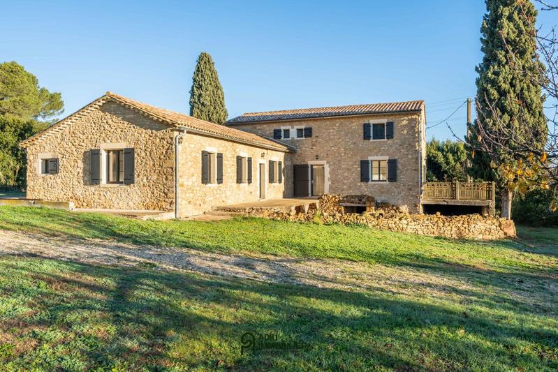 Propriété - 300 m² - 9 pièces