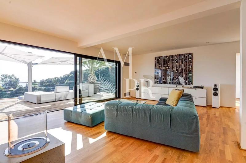 Villa - 300 m² - 8 pièces