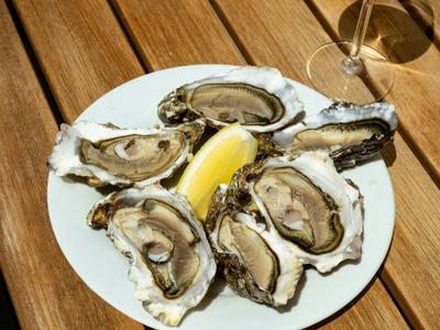 Huîtres &amp; Vin Blanc au Marché