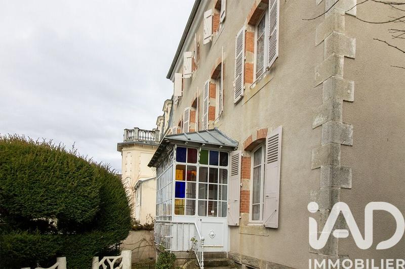 Maison - 345 m² - 11 pièces