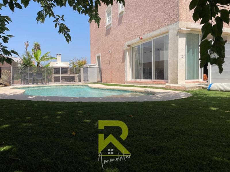 Propriété - 201 m² - 7 pièces