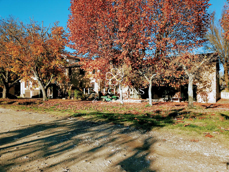 Mas - 800 m² - 20 pièces