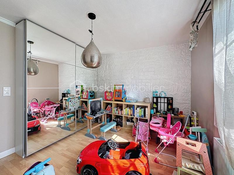 Maison traditionnelle - 143 m² - 8 pièces