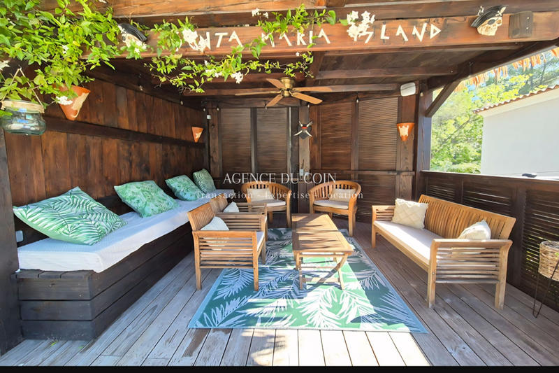 Villa - 300 m² - 7 pièces