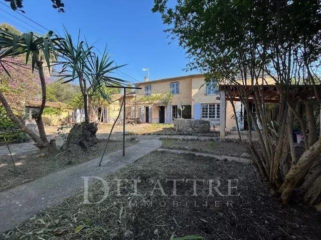 Villa - 136 m² - 10 pièces