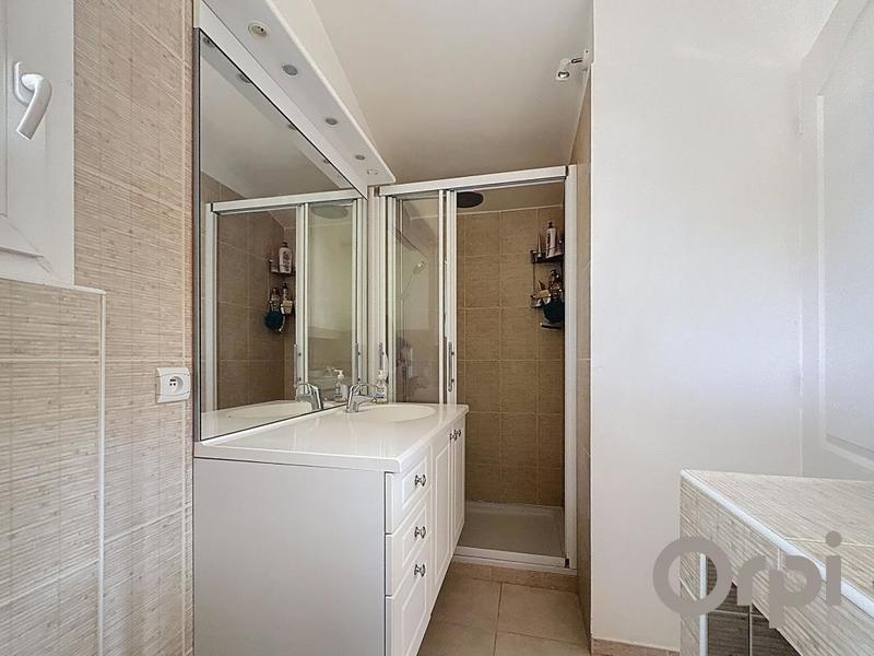 Maison - 225 m² - 7 pièces