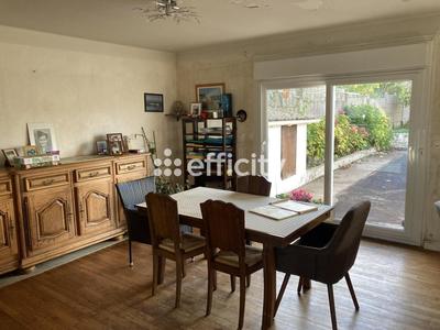 Maison - 96 m² - 5 pièces