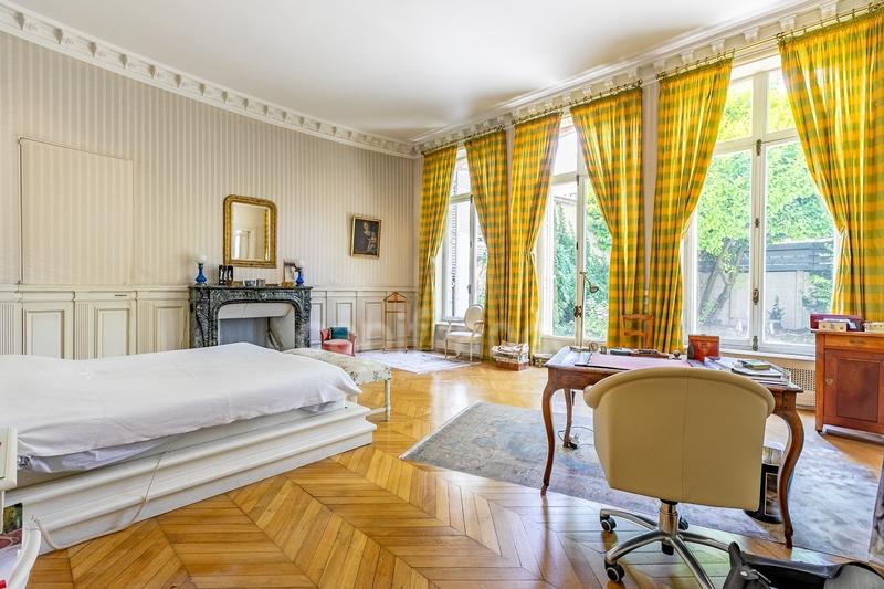 Appartement bourgeois - 260 m² - 6 pièces