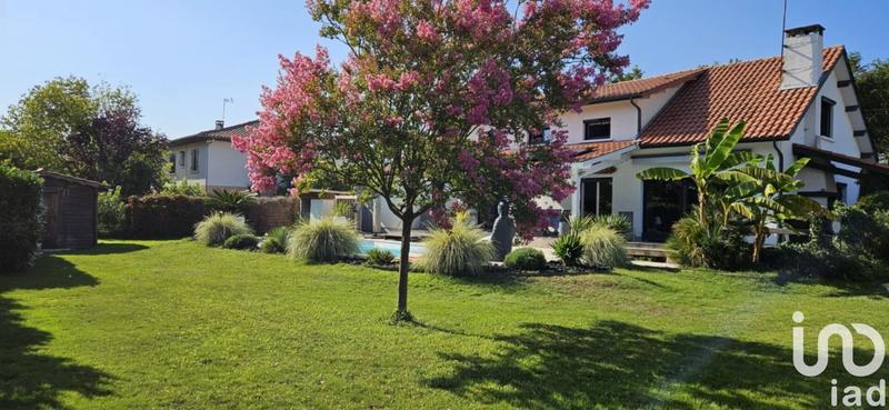 Maison - 250 m² - 9 pièces