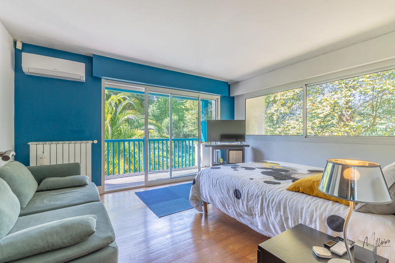 Maison - 300 m² - 7 pièces