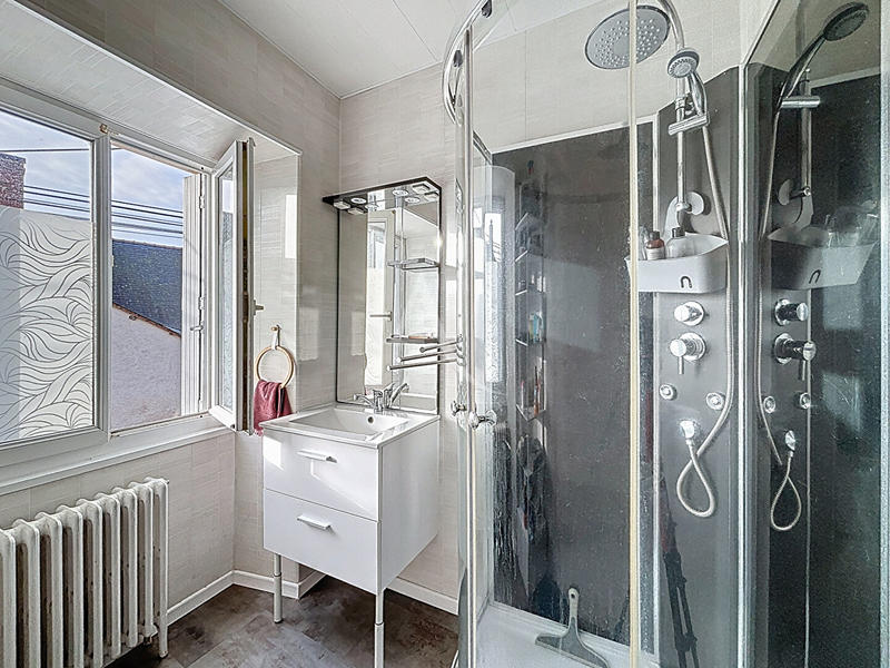 Maison - 213 m² - 8 pièces