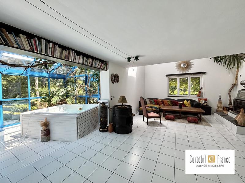 Villa - 251 m² - 8 pièces