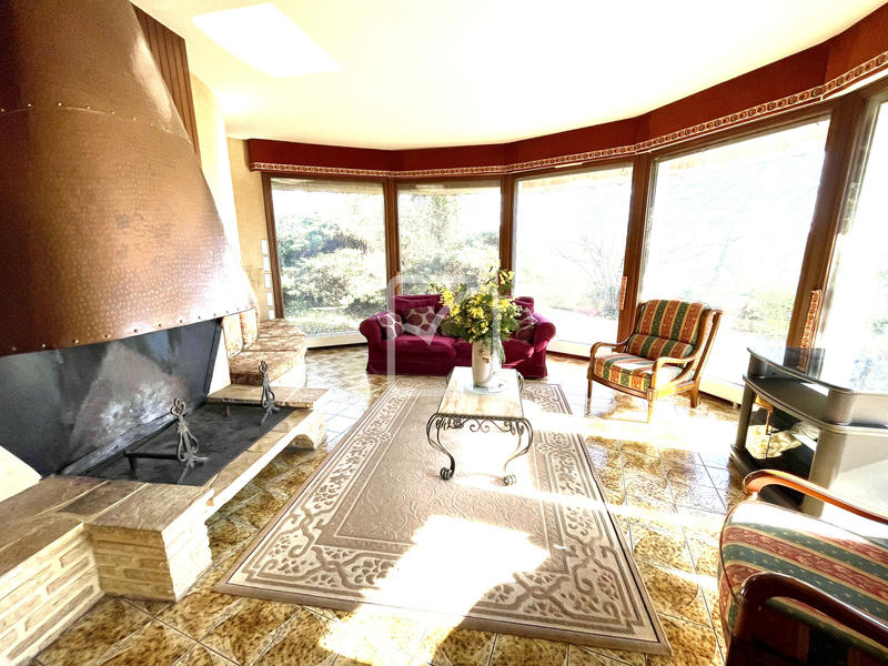 Maison - 333 m² - 8 pièces