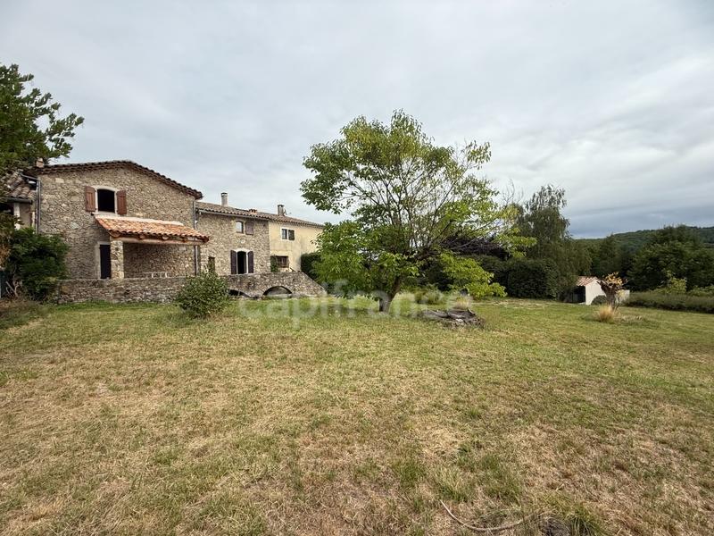 Maison - 185 m² - 9 pièces