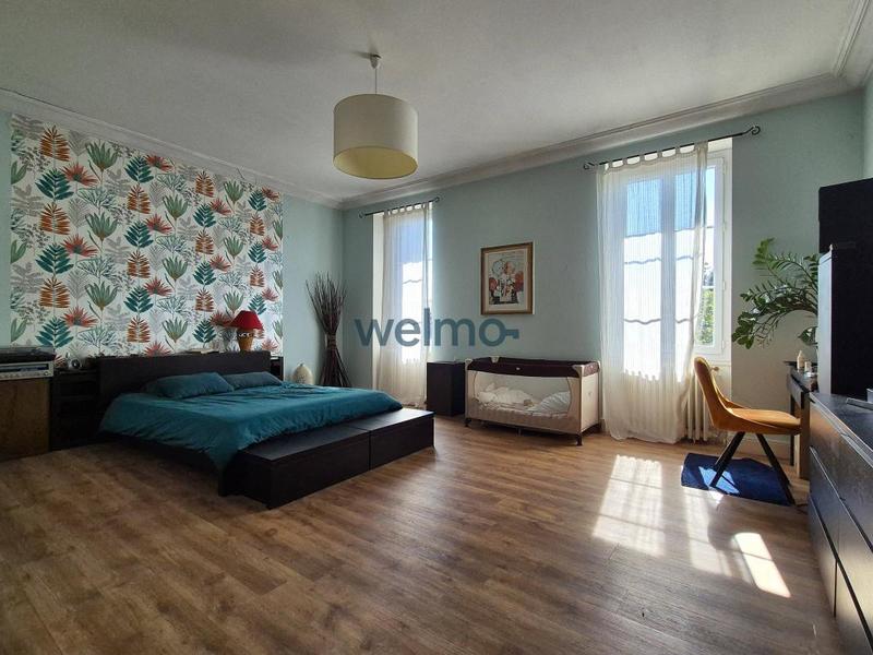 Maison - 715 m² - 13 pièces