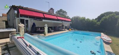 Maison - 200 m² - 6 pièces