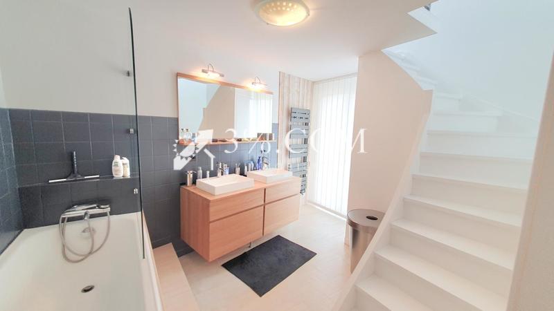 Propriété - 197 m² - 7 pièces