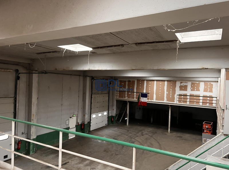 Entrepôt - 1 200 m²