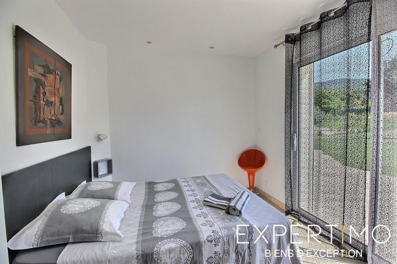 Villa - 220 m² - 8 pièces