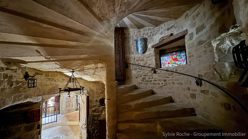 Propriété - 402 m² - 8 pièces