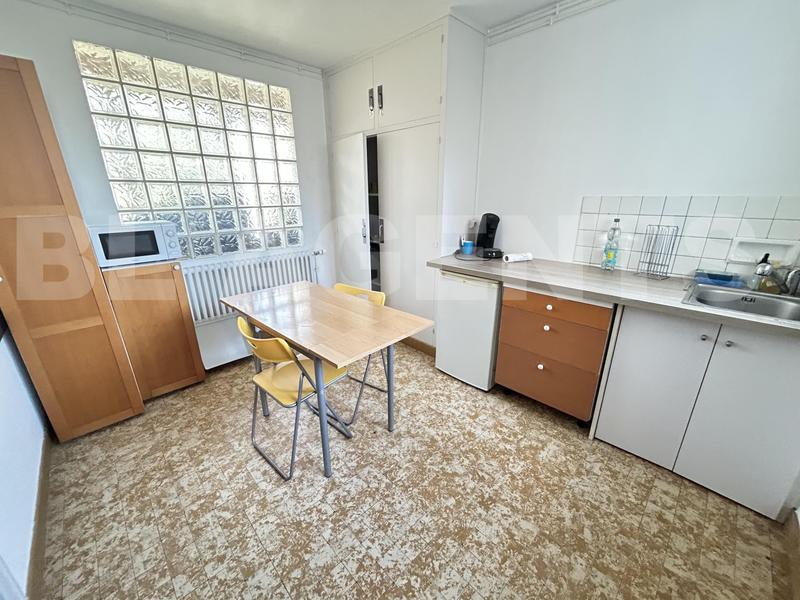 Entrepôt - 130 m² - 6 pièces