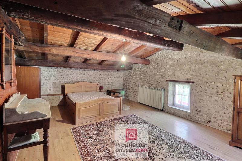 Maison - 230 m² - 13 pièces