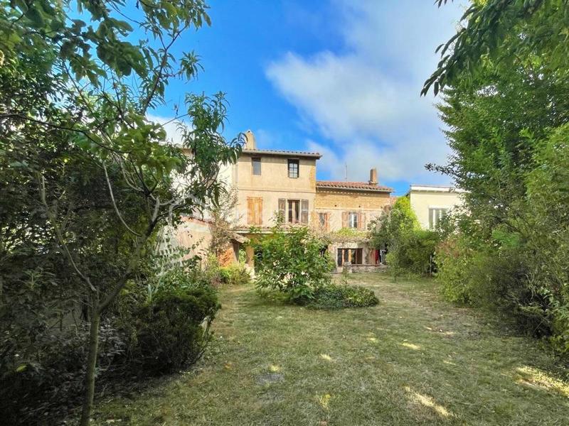 Maison de ville - 250 m² - 7 pièces