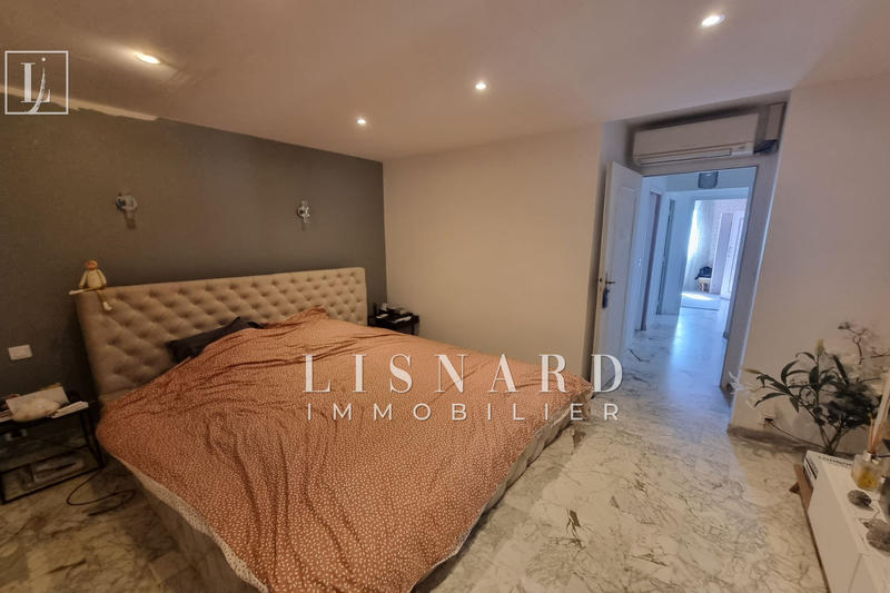 Maison - 235 m² - 8 pièces