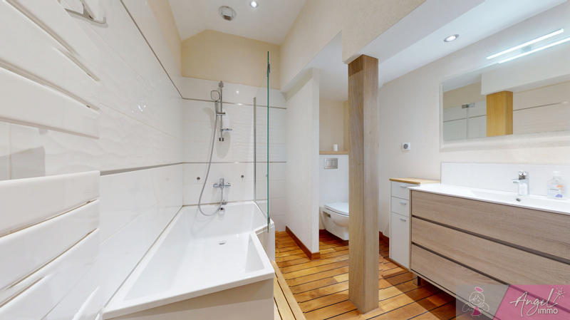 Loft - 124 m² - 5 pièces