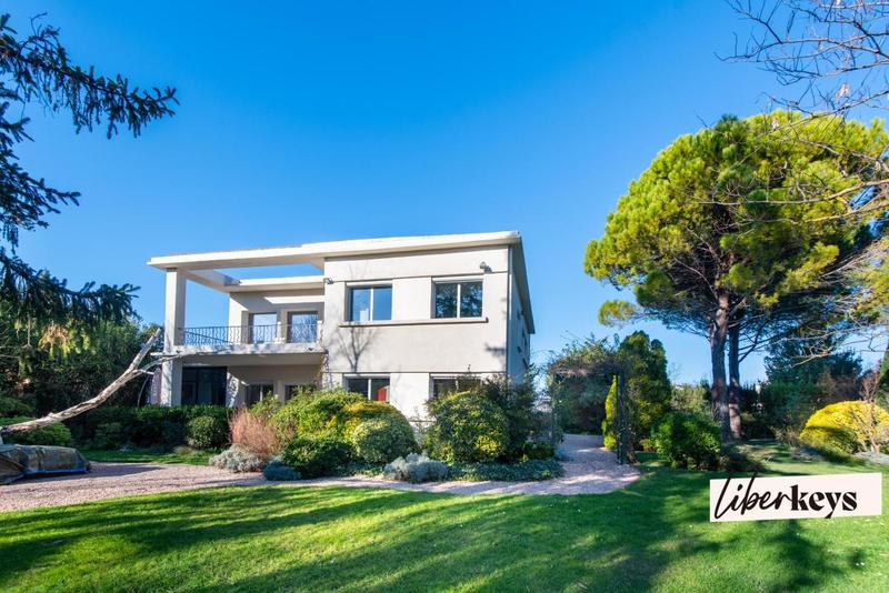 Maison - 195 m² - 6 pièces