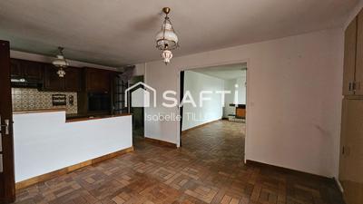 Maison - 280 m² - 10 pièces