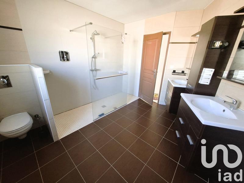 Maison - 203 m² - 9 pièces