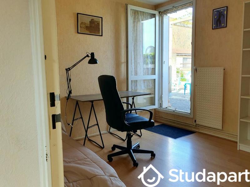 Chambre - 11 m² - 1 pièce