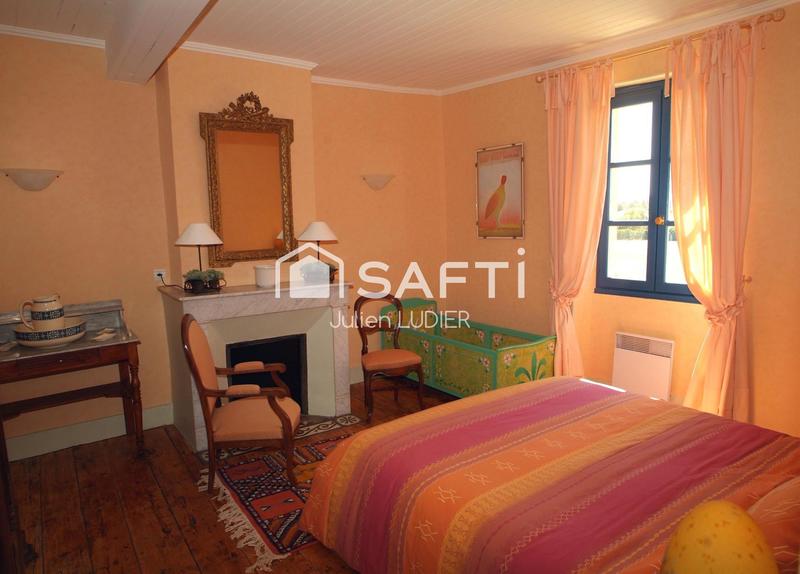 Maison - 245 m² - 8 pièces