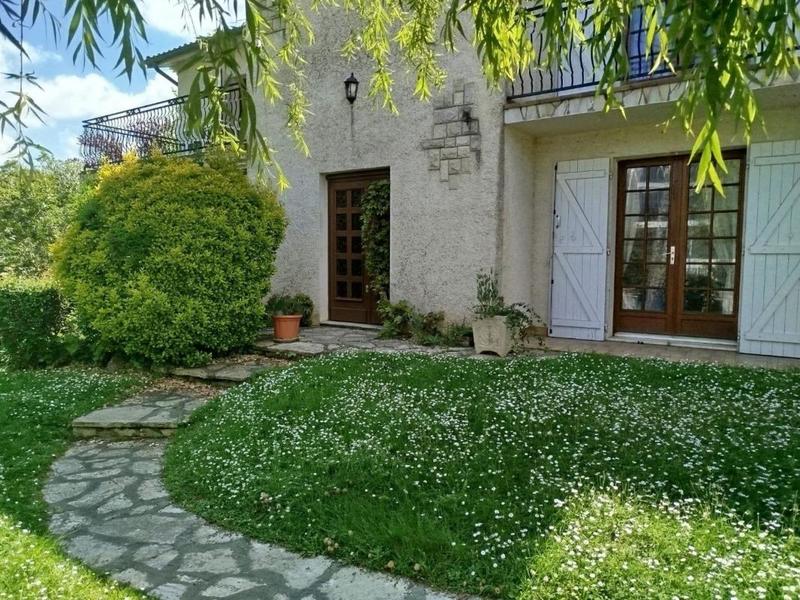 Pavillon - 205 m² - 8 pièces