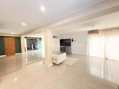 Maison - 185 m² - 6 pièces