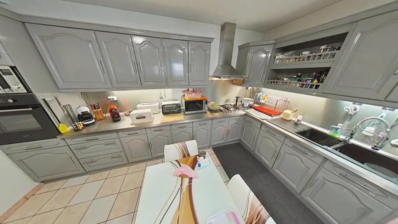 Maison - 180 m² - 7 pièces