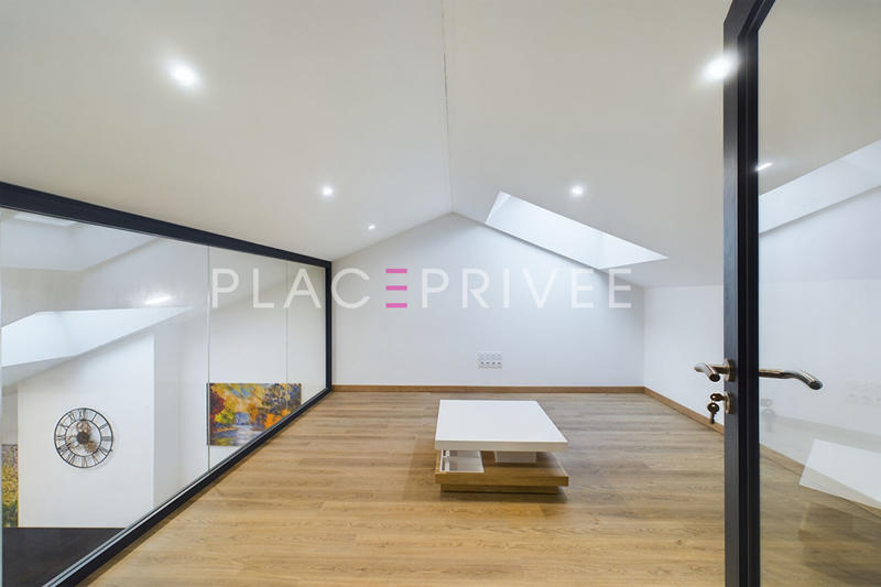 Appartement - 99 m² - 4 pièces