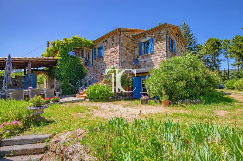 Maison - 301 m² - 8 pièces