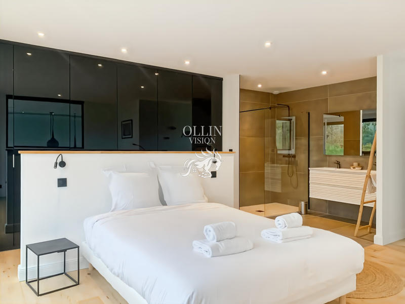 Villa - 250 m² - 5 pièces