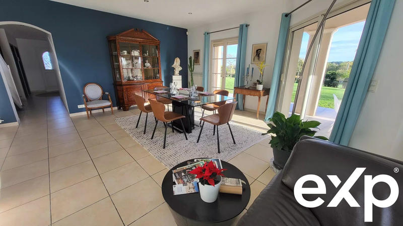 Maison - 204 m² - 5 pièces