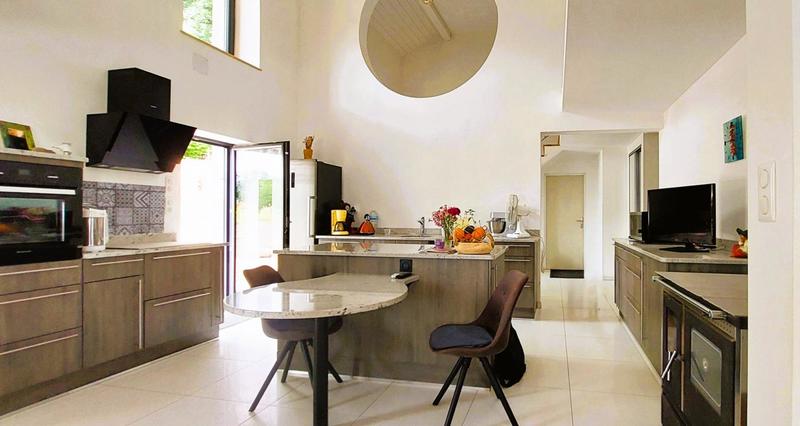 Demeure - 210 m² - 6 pièces