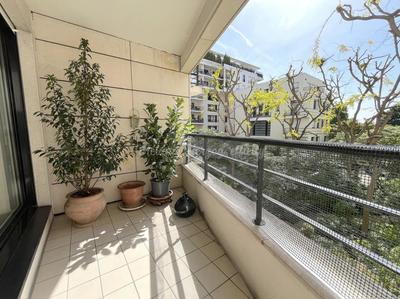 Appartement - 94 m² - 4 pièces
