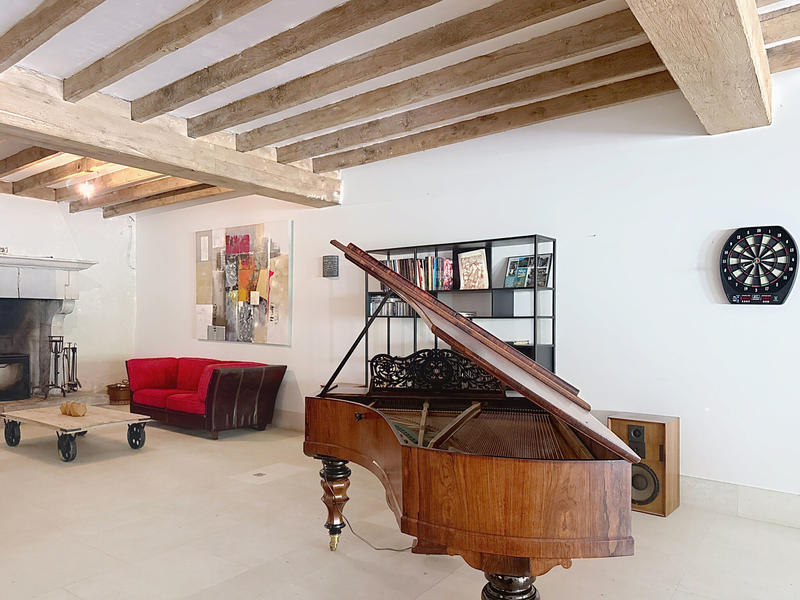 Propriété - 650 m² - 20 pièces