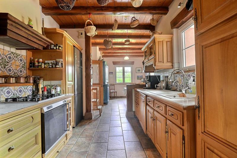 Maison - 370 m² - 12 pièces