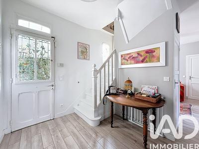 Maison - 214 m² - 7 pièces