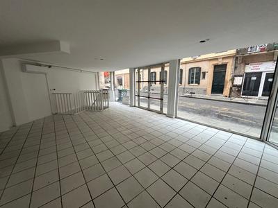 Local d'activités - 93 m²